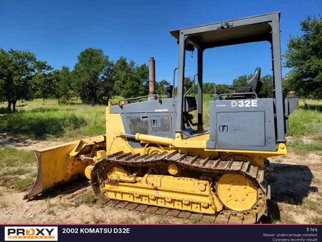 Image of Komatsu D32E equipment image 2