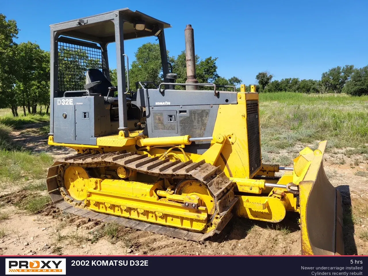 2002 Komatsu D32E Equipment Image0