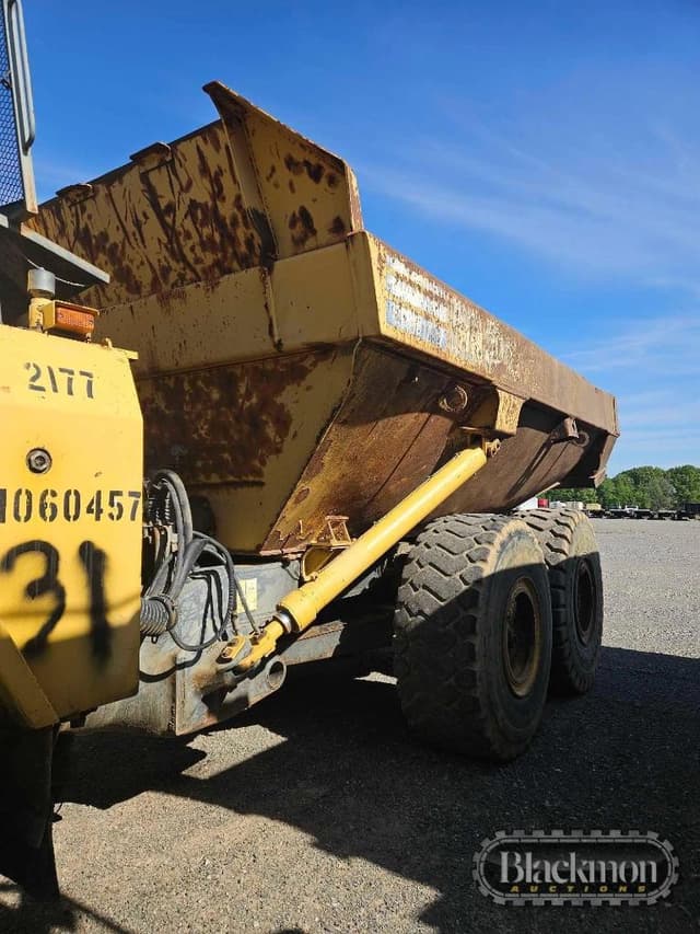 Image of Komatsu HM300-2 equipment image 2