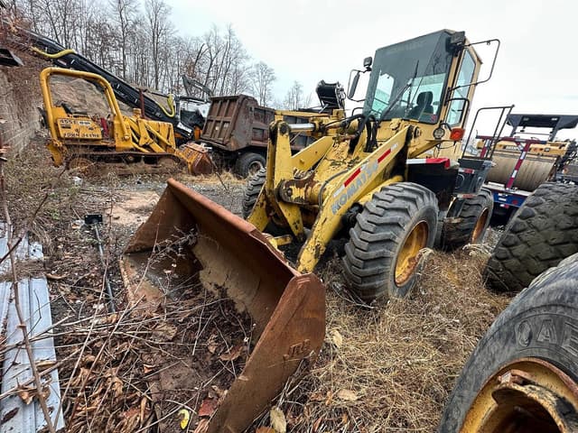 Image of Komatsu WA250-3 equipment image 4