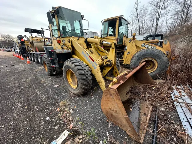 Image of Komatsu WA250-3 equipment image 4