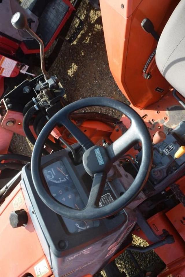 Image of Kubota L3000DT equipment image 4