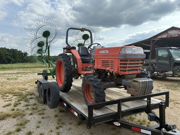 2002 Kubota L4300 Equipment Image0