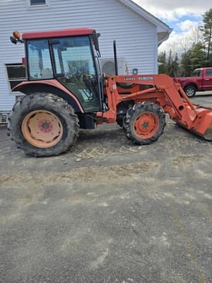 2002 Kubota M4900 Image