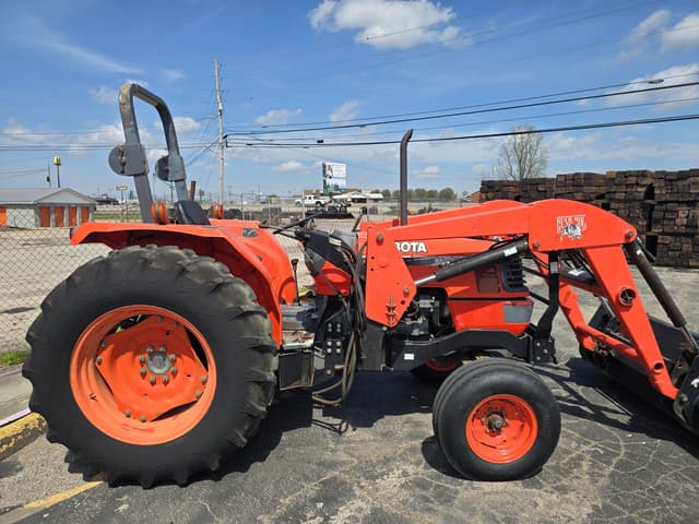 Image of Kubota M6800 equipment image 1