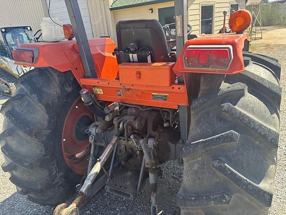 Image of Kubota M6800 equipment image 4