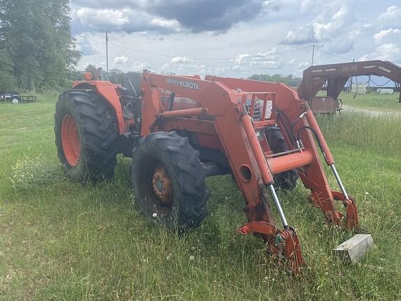Image of Kubota M9000 equipment image 1