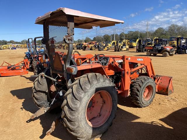 Image of Kubota MX5000 equipment image 2