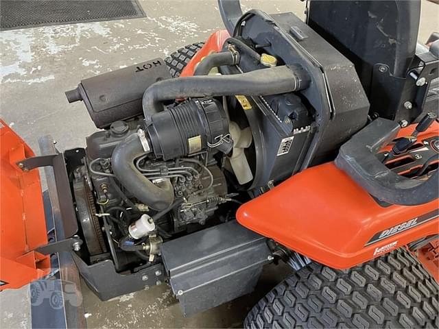 Image of Kubota ZD28 equipment image 4