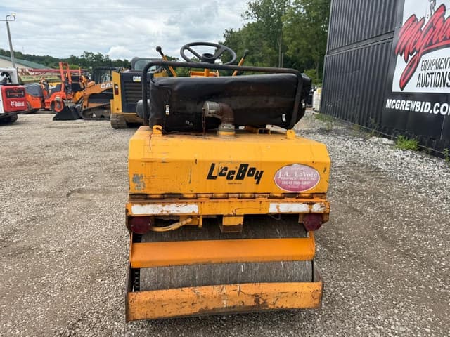 Image of LeeBoy 300 equipment image 2