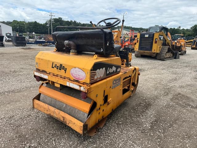 Image of LeeBoy 300 equipment image 3