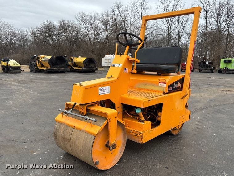 2002 LeeBoy 300 Equipment Image0