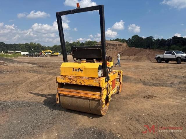 Image of LeeBoy 400 equipment image 3