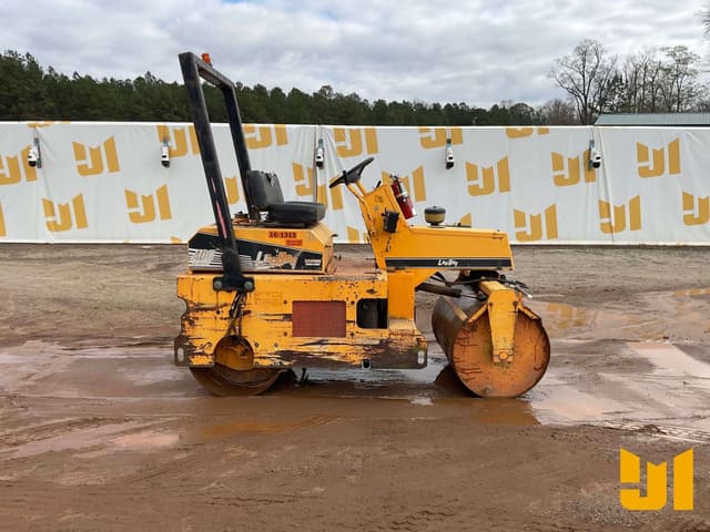 Image of LeeBoy 400 equipment image 3