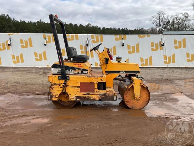 Image of LeeBoy 400 equipment image 3