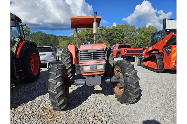 Image of Kubota M9000 equipment image 4