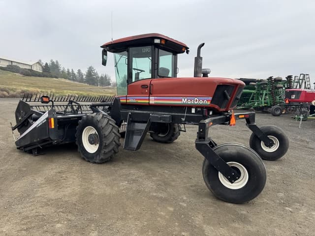 Image of MacDon 9352 equipment image 3