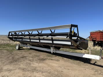 Main image MacDon 962