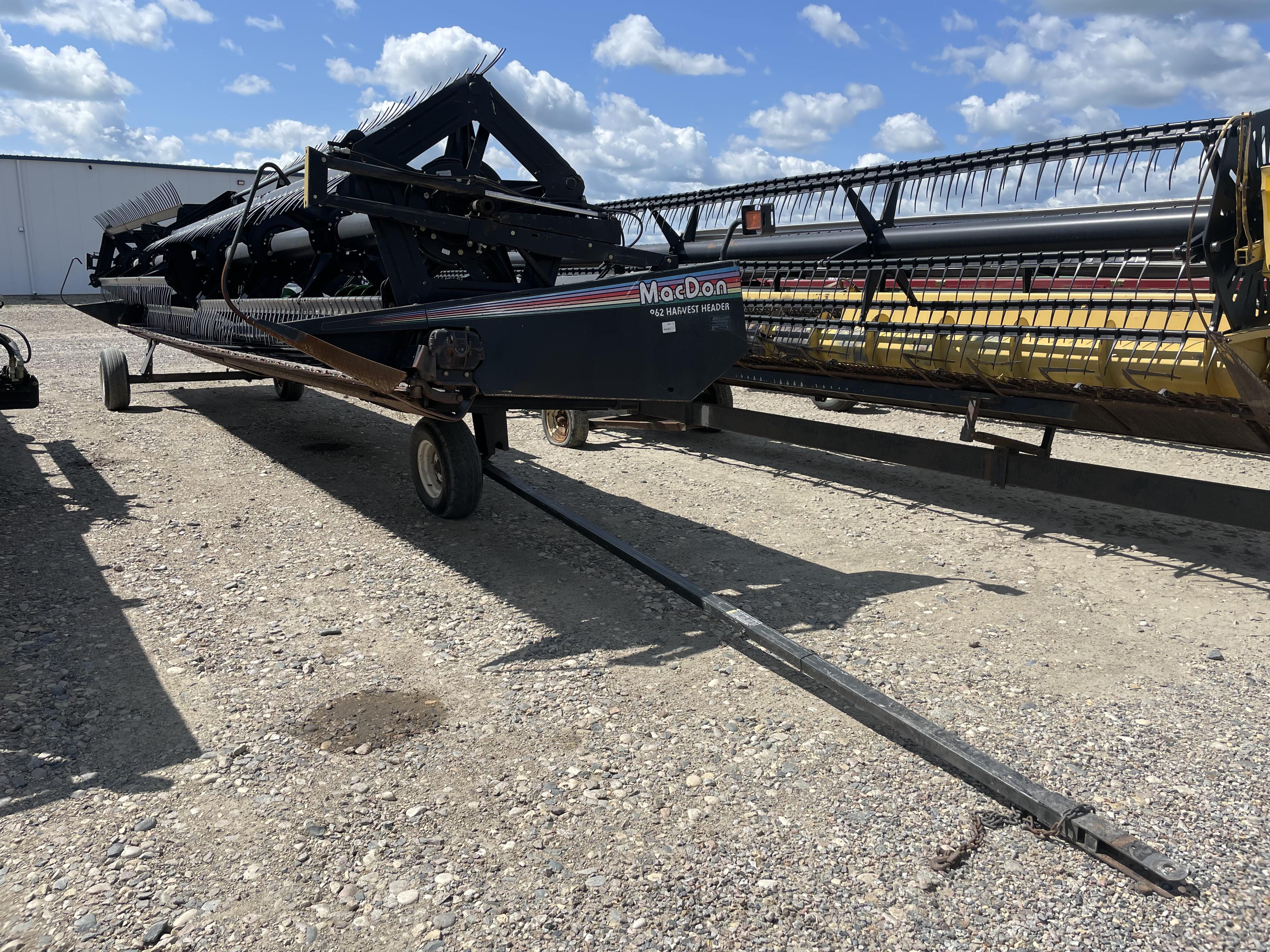 Main image MacDon 962