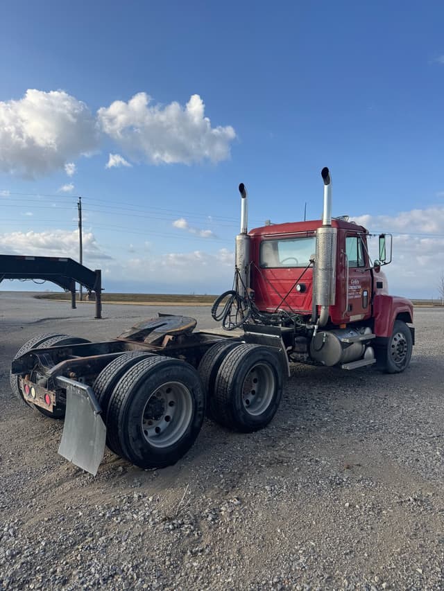 Image of Mack CH600 equipment image 4