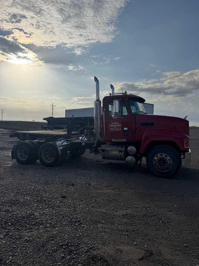 Image of Mack CH600 equipment image 3