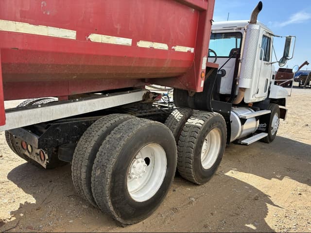 Image of Mack CH613 equipment image 3