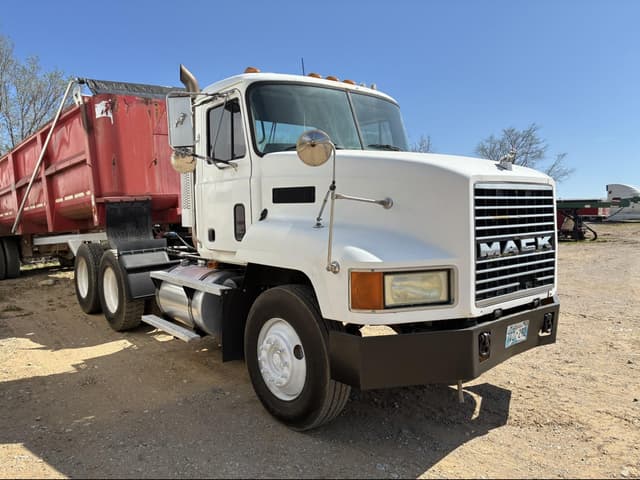 Image of Mack CH613 equipment image 1