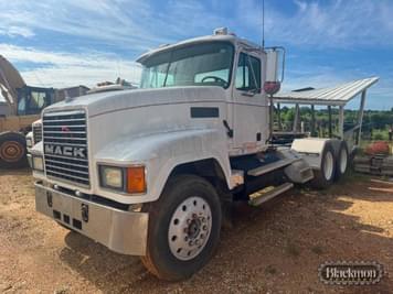 Main image Mack CH613