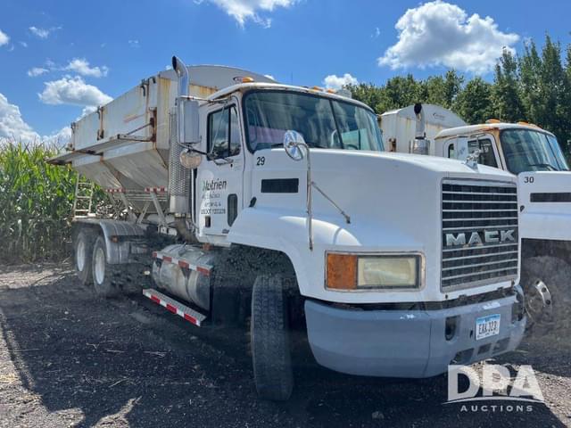 Image of Mack CH613 equipment image 3