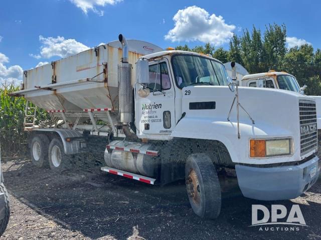 Image of Mack CH613 equipment image 4