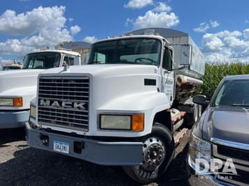 Main image Mack CH613