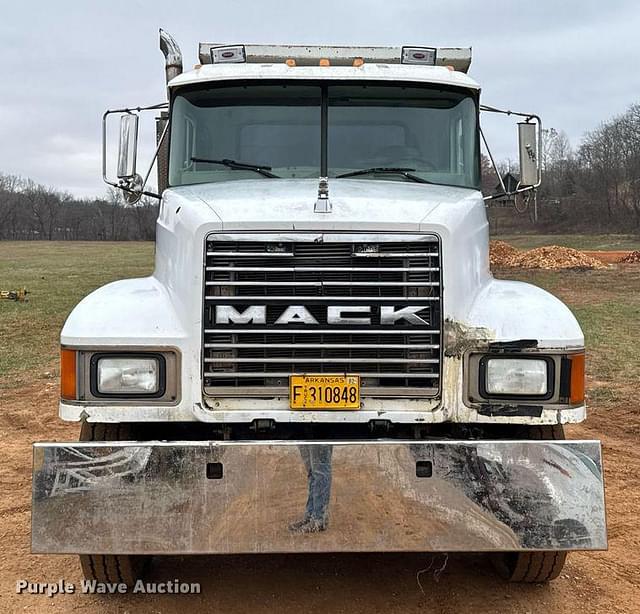 Image of Mack CH613 equipment image 1