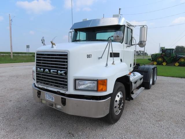 Image of Mack CH613 equipment image 1