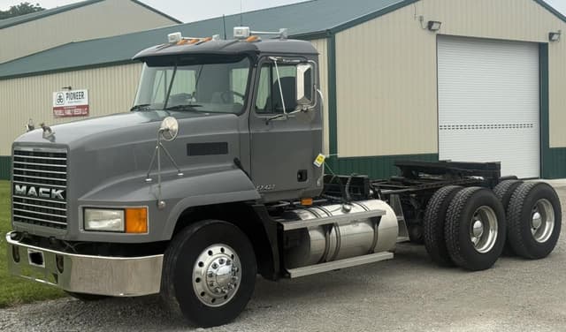Image of Mack CH613 equipment image 1