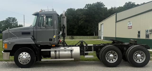 Image of Mack CH613 equipment image 2