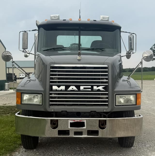 Image of Mack CH613 equipment image 4