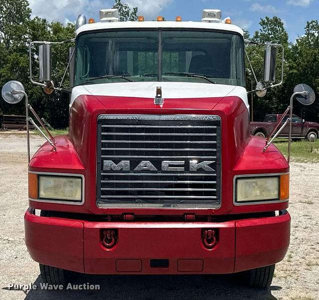 Image of Mack CH613 equipment image 1