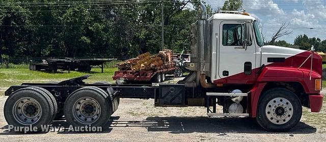 Image of Mack CH613 equipment image 3