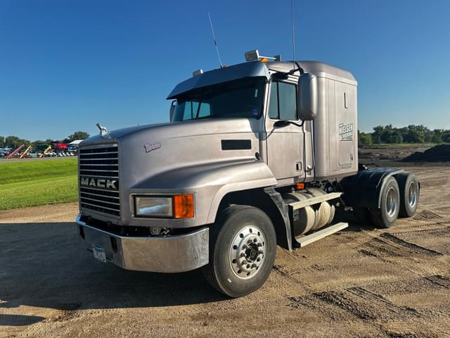 Image of Mack CH613 equipment image 1
