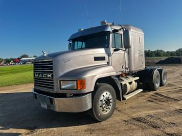 Main image Mack CH613