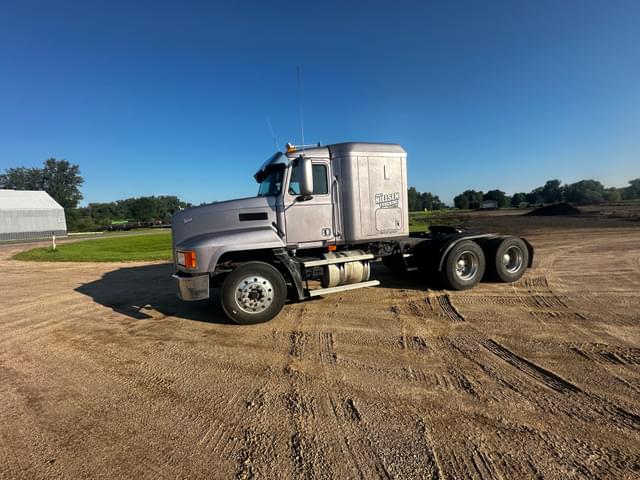 Image of Mack CH613 equipment image 4