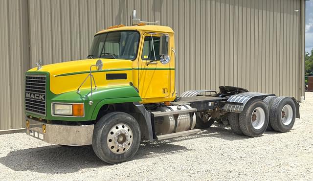 Image of Mack CH613 equipment image 1