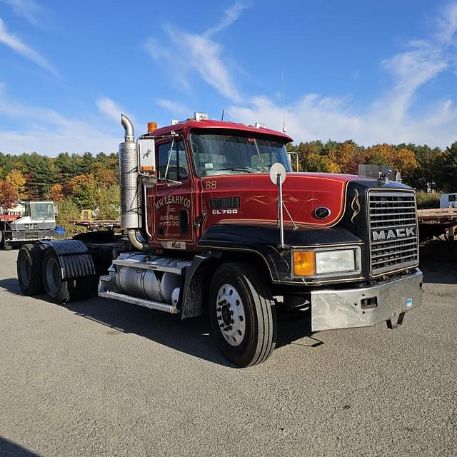 Image of Mack CL700 equipment image 1