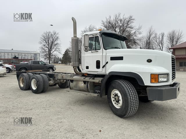 Image of Mack CL713 equipment image 1