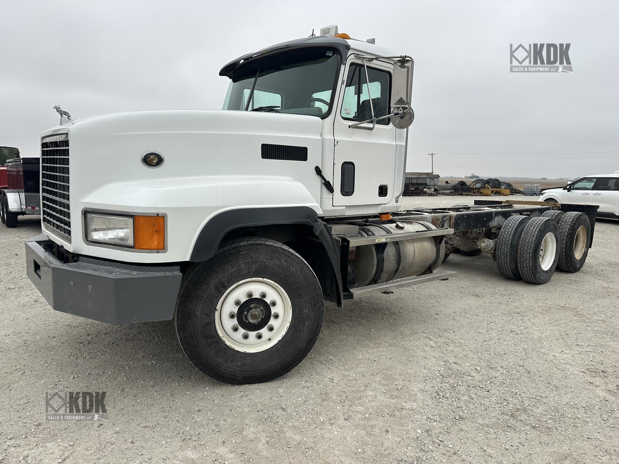 2002 Mack CL713 Equipment Image0