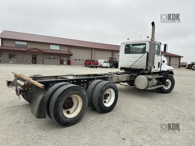 Image of Mack CL713 equipment image 4