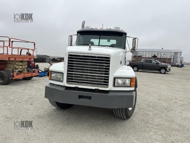 Image of Mack CL713 equipment image 3