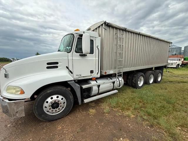 Image of Mack CX600 equipment image 1
