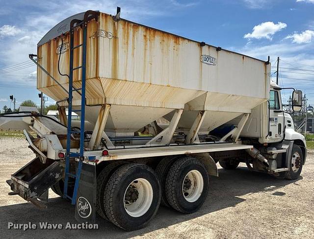 Image of Mack CX613 equipment image 4