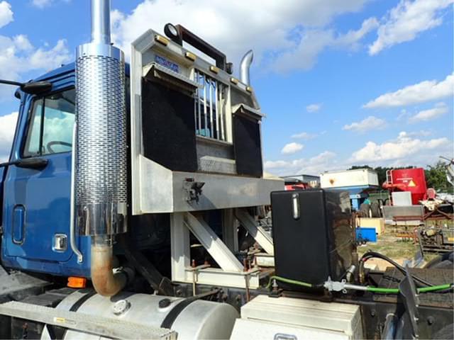 Image of Mack CX613 equipment image 4